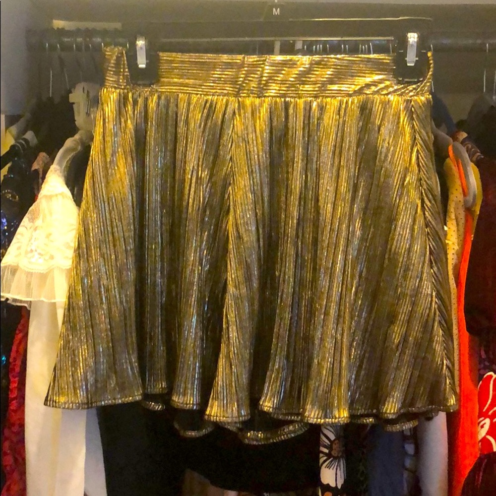 Show me your Mumu gold flowy shorts XS